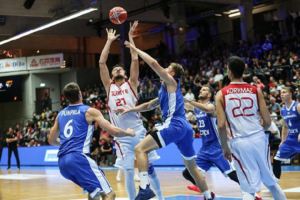 a-milli-erkek-basketbol-takimi-super-cupta-sampiyon-oldu_7041_dhaphoto3.jpg