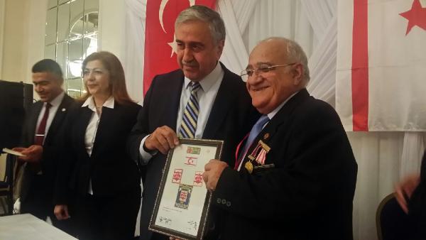 akinci-kibrisli-turkler-azinlik-olmak-da-82.-vilayet-olmak-da-istemiyor_7228_dhaphoto6.jpg