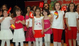 almanyada-23-nisan-kutlama-torenleri-hazirliklari-suruyor_3933_dhaphoto6-001.jpg