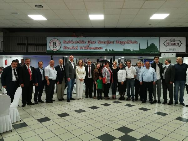 almanyada-balderden-400-kisilik-iftar_7108_dhaphoto2.jpg
