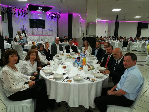 almanyada-balderden-400-kisilik-iftar_7108_dhaphoto4.jpg