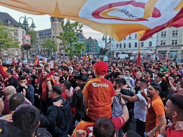 almanyada-galatasarayli-taraftarlar-sampiyonlugu-kutladi_4377_dhaphoto2.jpg