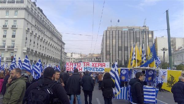 atinada-makedonya-adina-karsi-duzenlenen-mitinge-yuz-binlerce-kisi-katildi_6986_dhaphoto1.jpg