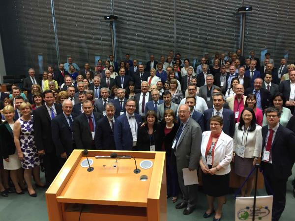 avrupa-yerel-bolgeler-meclisi-onursal-baskanligina-dr.-hande-ozsan-bozatli-secildi_2073_dhaphoto2.jpg