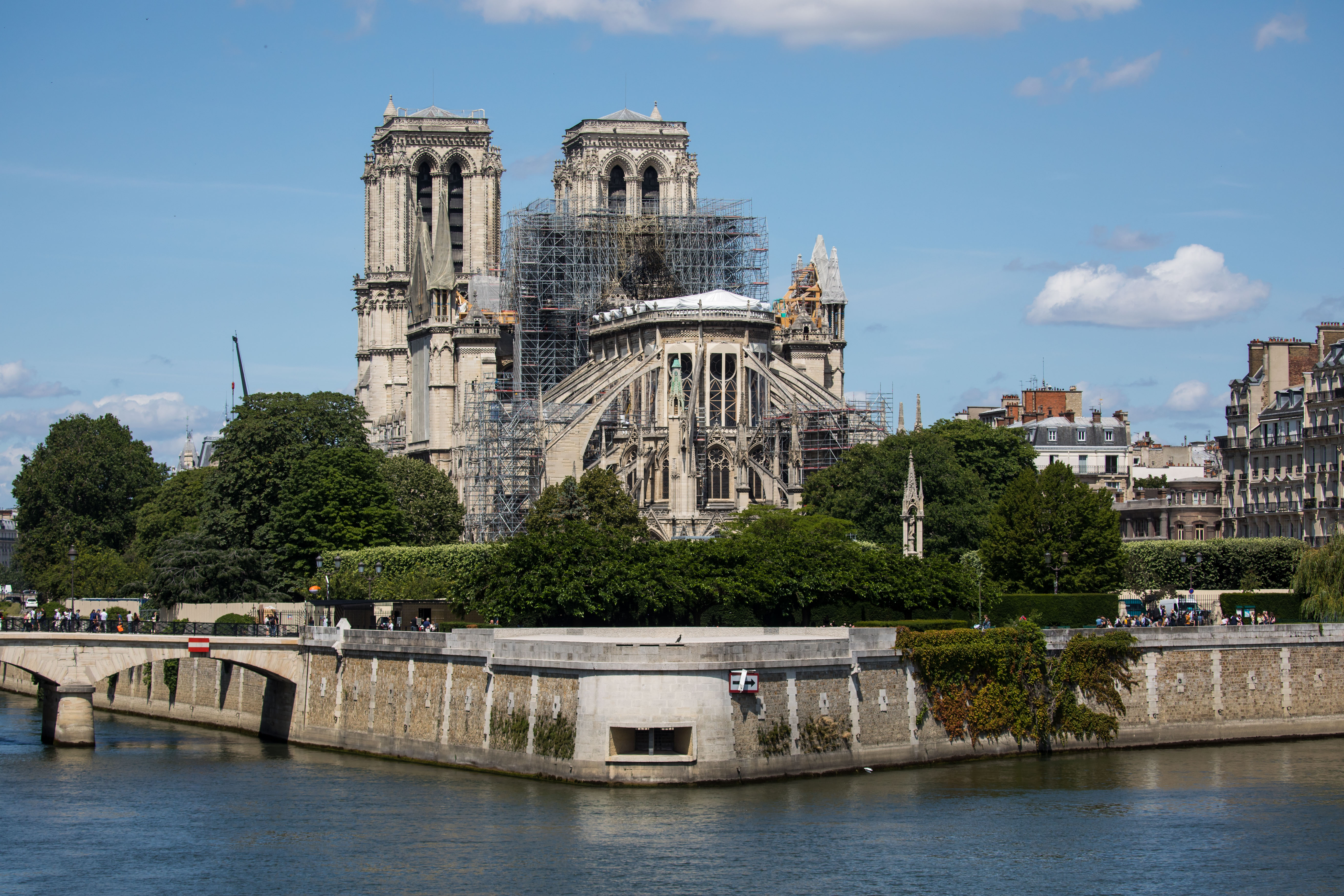 aw730132_01.jpg