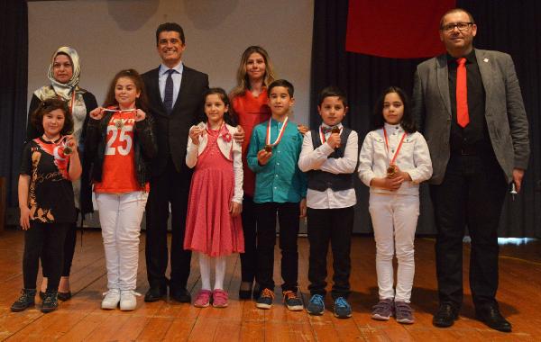 badende-tatlilar-yaristi_9534_dhaphoto1.jpg