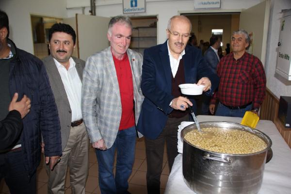 baskan-kafaoglu-almanyada-asure-dagitti_7380_dhaphoto4.jpg