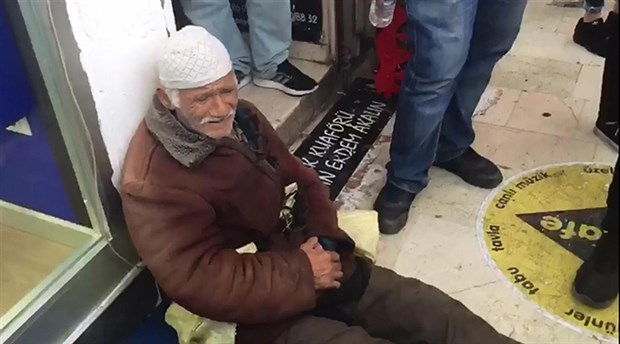 belediye-recep-aktas-a-ihlamurlarini-teslim-edip-ozur-diledi-344522-5.jpg