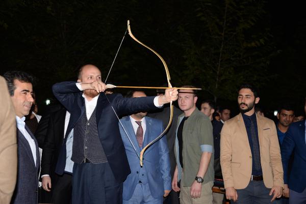 bilal-erdogan-bize-gerici-diyenleri-15-yilda-utandirdik_6015_dhaphoto2.jpg