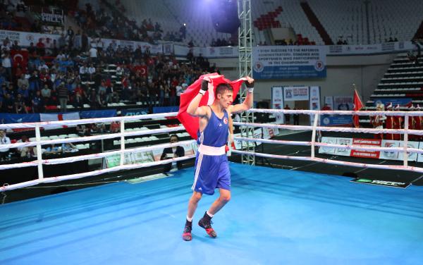 boksta-tek-altin-madalya-tugrulhan-erdemirden_2895_dhaphoto2.jpg
