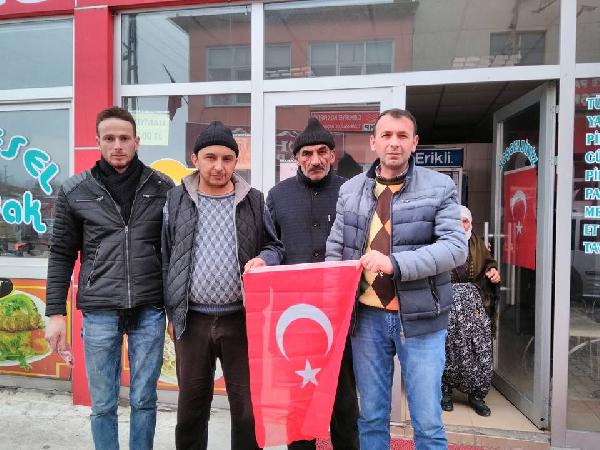 chp-afrine-destek-icin-turk-bayragi-dagitti_1441_dhaphoto4.jpg