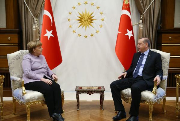 cumhurbaskani-erdogan-almanya-basbakani-merkeli-kabul-etti-_9458_dhaphoto4.jpg