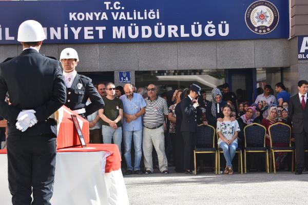 denetim-noktasindaki-kazada-sehit-olan-polis-memleketine-ugurlandi-_2321_dhaphoto5.jpg