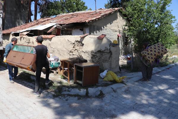 denizlide-depremzedelerin-buruk-bayrami-_3428_dhaphoto6.jpg