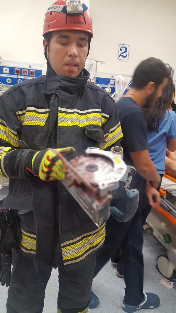 denizlidecinsel-organina-elektrikli-testere-saplanan-isci-yaralandi_2656_dhaphoto2.jpg