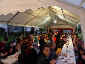 dinslaken-turk-islam-kultur-ocagindan-acik-hava-iftari_3130_dhaphoto3.jpg dinslaken-turk-islam-kultur-ocagindan-acik-hava-iftari_3130_dhaphoto3.jpg