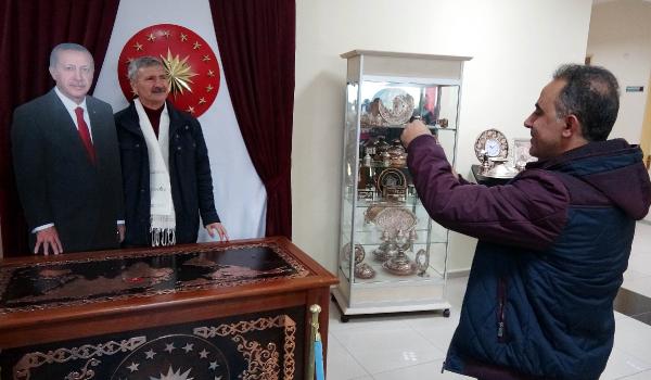 erdoganin-heykel-tepkisi-ardindan-maket-fotografi-degisti_8040_dhaphoto6.jpg