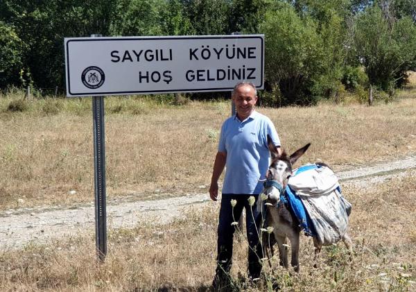 esekle-koyleri-gezerek-cocuklara-kitap-dagitti_1443_dhaphoto4.jpg