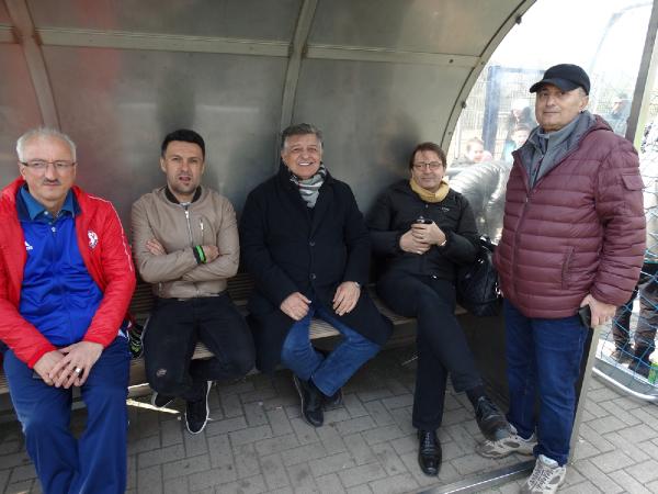 eski-futbolcular-almanyada-gol-yagdirdi_2363_dhaphoto4.jpg