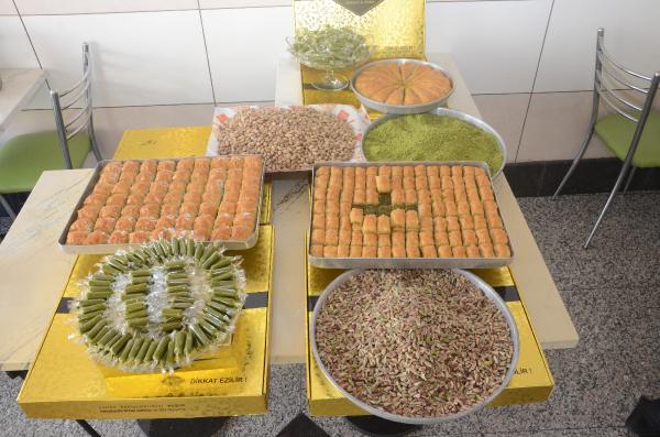 gaziantepli-baklavacilarin-tatli-mesaisi_2254_dhaphoto1.jpg