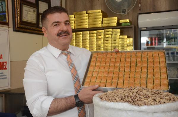 gaziantepli-baklavacilarin-tatli-mesaisi_2254_dhaphoto4.jpg