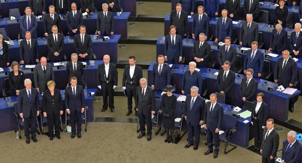 helmut-kohl-olumunun-birinci-yildonumunde-anildi_1672_dhaphoto6.jpg