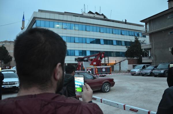 imam-intihar-icin-catiya-cikti-cevredekiler-internette-canli-yayin-yapti_5616_dhaphoto4.jpg