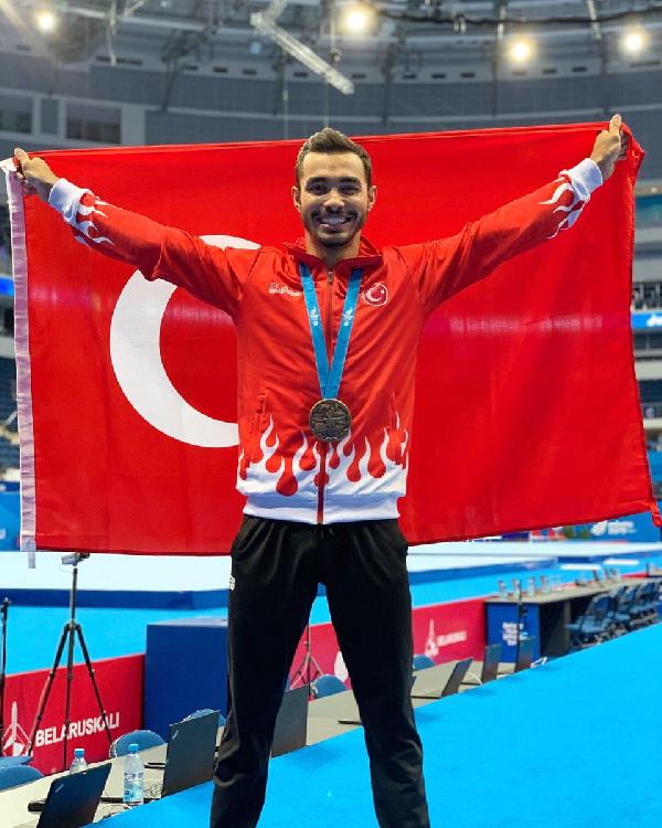 izmirli-jimnastikciferhat-aricandan-tarihi-basari_8968_dhaphoto3-001.jpg