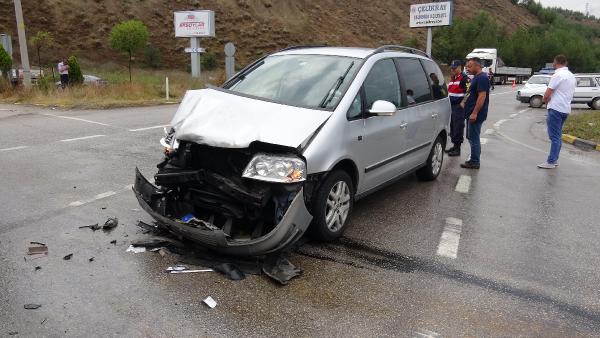 karabukte-trafik-kazasi-7si-ayni-aileden-8-kisi-yaralandi_2131_dhaphoto2.jpg