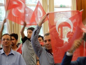 londrada-suriyelilerden-turkiyeye-destek_6577_dhaphoto1.jpg