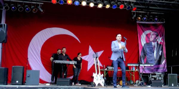 nurnbergde-turk-gunu-kutlandi_9224_dhaphoto3.jpg