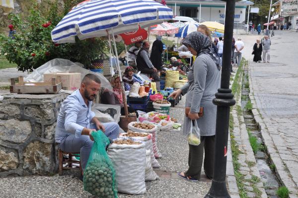 oylat-kaplicalarinda-300-bin-kisi-sifa-aradi_9418_dhaphoto9.jpg