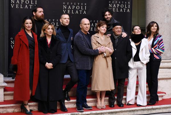 ozpetekin-ilk-gerilim-filminin-tanitimi-romada-yapildi-bana-akdenizli-hitchcock-diyorlar_6810_dhaphoto6.jpg