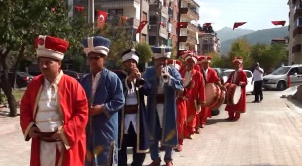 sosyal-medya-grubundan-genc-cifti-saskina-ceviren-destek_7432_dhaphoto4.jpg