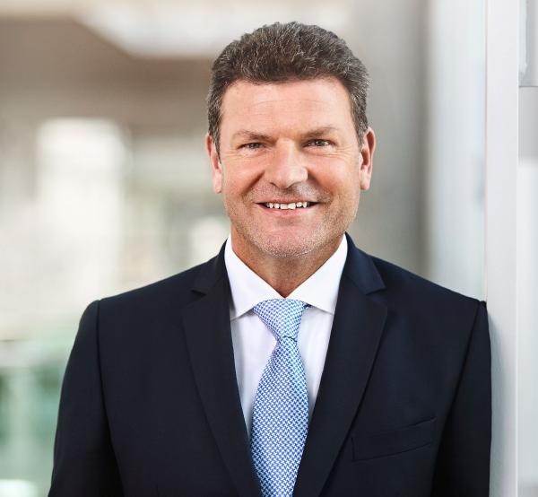 sunexpressin-yeni-ceosu-jens-bischof_1148_dhaphoto1.jpg