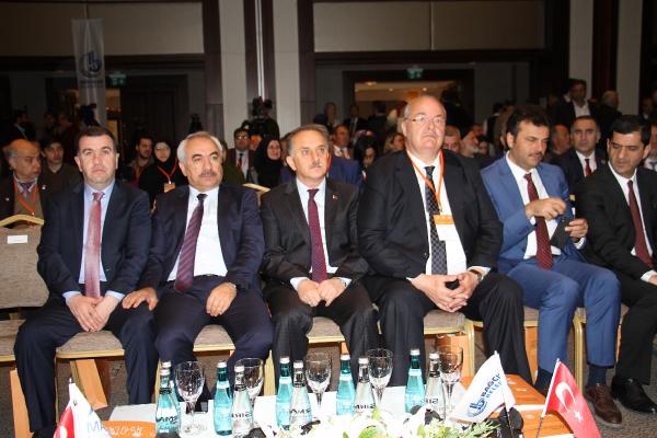 thomas-petermann-almanyadaki-sag-goruslu-partiler-gocmenleri-tahrik-ediyor_8470_dhaphoto1.jpg