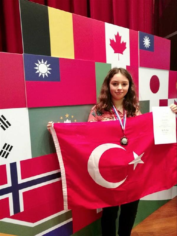 turk-kizinin-tarim-robotu-dunya-ikincisi-oldu_8886_dhaphoto2.jpg