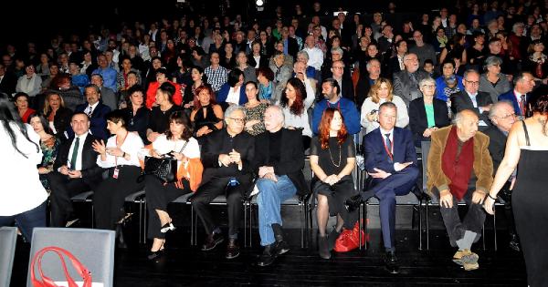 turkiye--almaya-film-festivalinde-ara-gulere-onur-odulu_5690_dhaphoto5.jpg