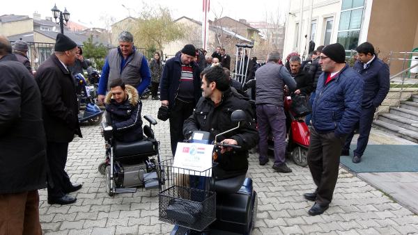 validen-engellilere-trafik-polisi-ve-hiz-uyarisi_8770_dhaphoto7.jpg